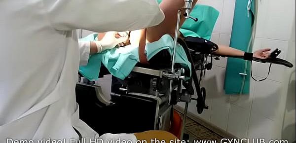  Orgasm for mature woman on gyno chair